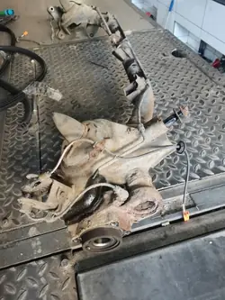 Poutre d'essieu arrière Honda HR-V I OEM 301698811AA