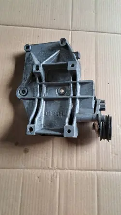 Kompressorikiinnike OEM 028260885A VW Passat B5 1.9 TDI:lle