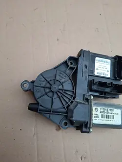 Vasen ikkunan nostomoottori OEM 1T0959701B VW Caddy III