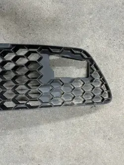 Skoda Octavia II Frontstoßstangen-Gitter, gebraucht, OEM 1Z0853677D