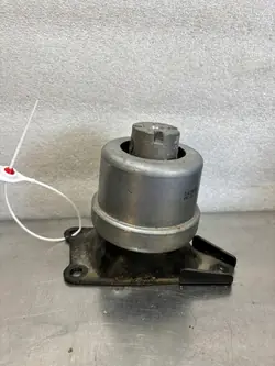 Moottorin kiinnike Volkswagen T6.1 7LA199256