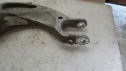 Etujousituksen kiinnike oikea OEM 4M0413038N Audi Q5/Q7