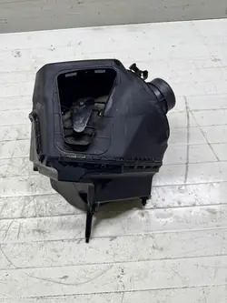 AUDI A6 C8 Ilmansuodattimen Kotelo Ilmavirtausmittari 4K0133844E