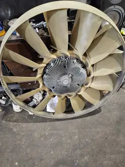 Ventilateur Mercedes Actros MP4 OEM 4702000422 - Occasion