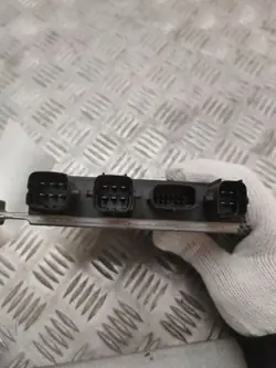 Lexus RX 450H Bränslepumpskontroller OEM 8987130040