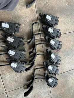 Pédale d'accélérateur OEM 7700313060 pour Traffic Vivaro