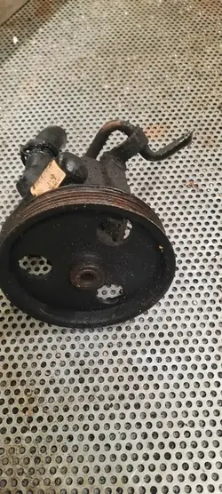 Pompe de direction assistée Renault Kangoo