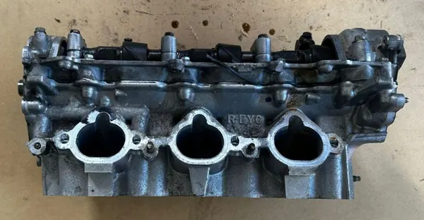 Höger Cylinderhuvud Komplett med Kamaxlar OEM image 4