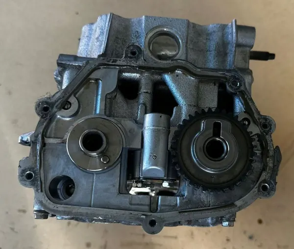 Höger Cylinderhuvud Komplett med Kamaxlar OEM image 5