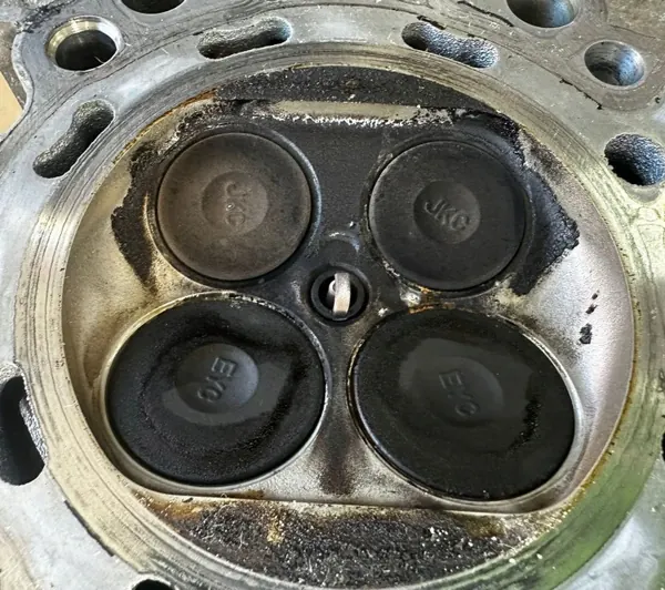 Höger Cylinderhuvud Komplett med Kamaxlar OEM image 6