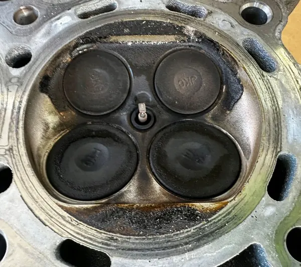 Höger Cylinderhuvud Komplett med Kamaxlar OEM image 8