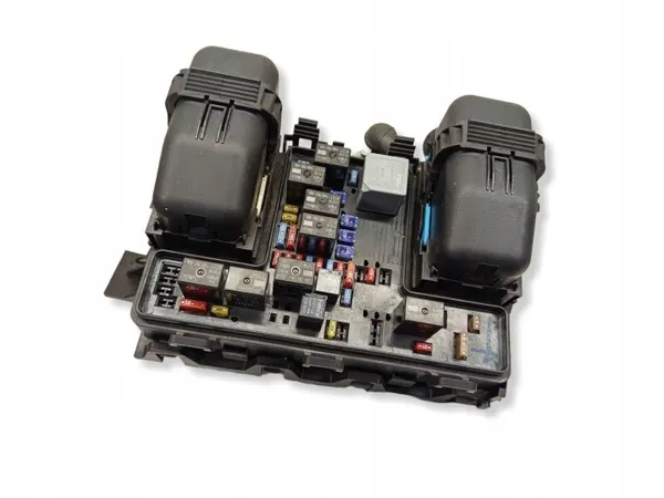 Ford Mondeo MK V sulakekotelo OEM FC9T14A067EB image 2