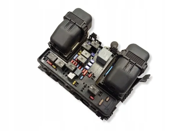 Ford Mondeo MK V sulakekotelo OEM FC9T14A067EB image 3