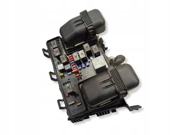 Ford Mondeo MK V sulakekotelo OEM FC9T14A067EB image 5