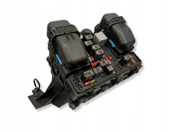 Ford Mondeo MK V sulakekotelo OEM FC9T14A067EB image 9