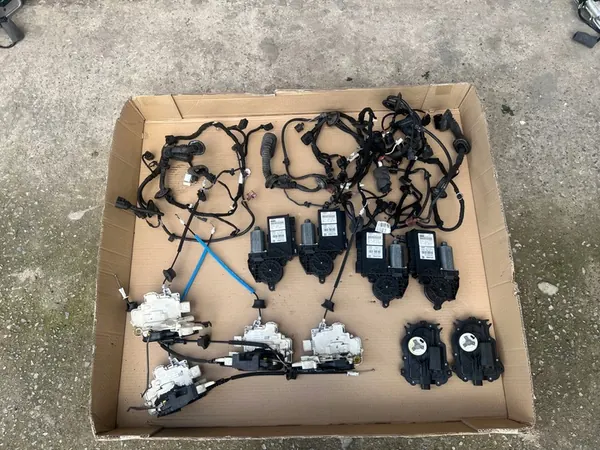 Audi A8 D3 Türschließmechanismus Komplettset OEM image 5