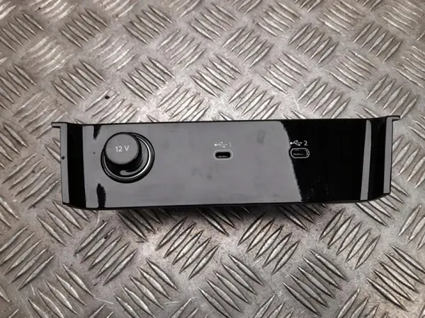 Audi Q5 USB-laitteisto OEM 8MC863969A image 2