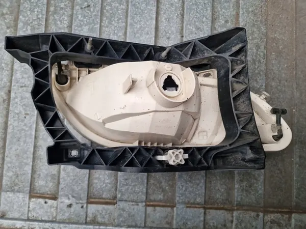 Lâmpada de Neblina Frontal Esquerda DAF XF 106 Euro 6 image 3