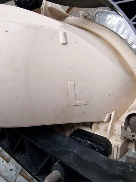 Lâmpada de Neblina Frontal Esquerda DAF XF 106 Euro 6 image 4