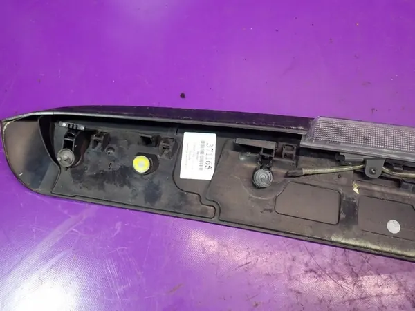 Spoiler traseiro Citroen C4 I 04-08 com luz de freio OEM 96811712 image 4
