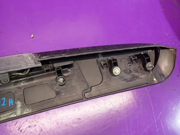 Spoiler traseiro Citroen C4 I 04-08 com luz de freio OEM 96811712 image 5