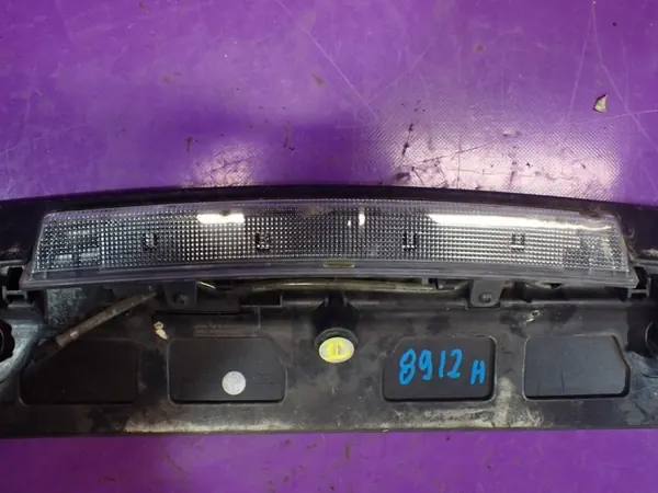 Spoiler traseiro Citroen C4 I 04-08 com luz de freio OEM 96811712 image 6