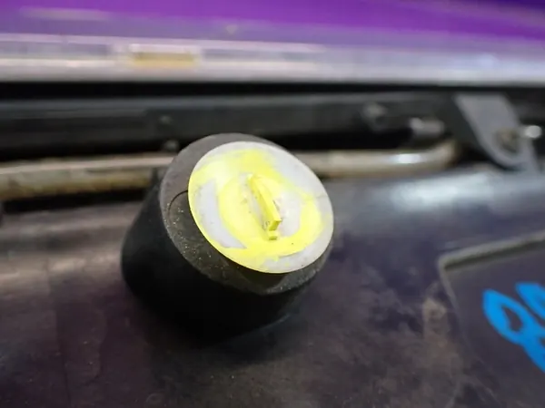 Spoiler traseiro Citroen C4 I 04-08 com luz de freio OEM 96811712 image 7