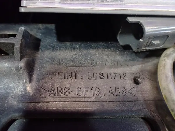 Spoiler traseiro Citroen C4 I 04-08 com luz de freio OEM 96811712 image 8