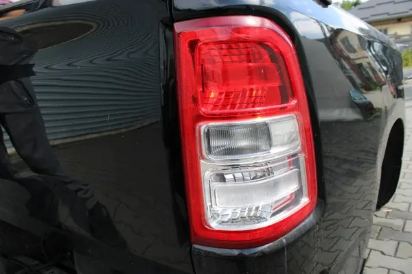 Hayon Dodge RAM 5 avec Feux et Ailes - OEM PAKA BURTA LAMPY RAM 5 image 10