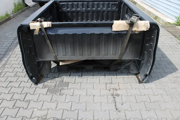 Hayon Dodge RAM 5 avec Feux et Ailes - OEM PAKA BURTA LAMPY RAM 5 image 4