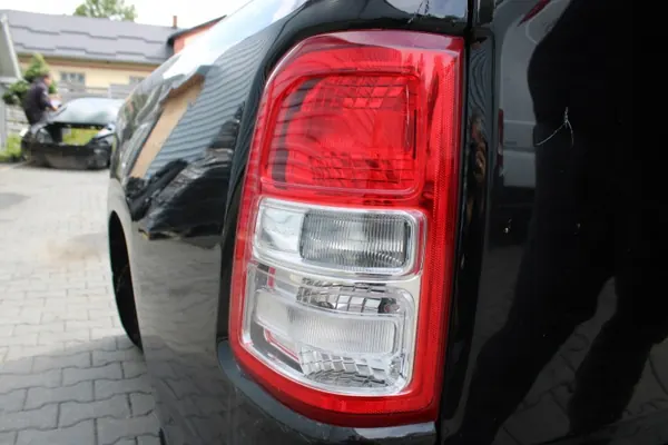Hayon Dodge RAM 5 avec Feux et Ailes - OEM PAKA BURTA LAMPY RAM 5 image 9
