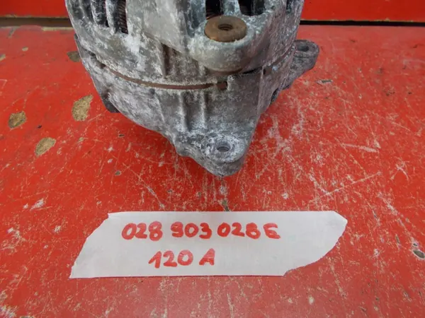 VW GOLF V Vaihtovirtageneraattori 03C903023D image 4