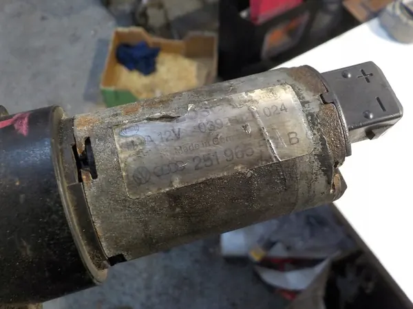 Vattenpump VW LT 2.5 TDI OEM 251965561B image 6