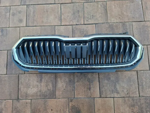 Skoda Fabia 4 Grille OEM fabia 4 grill - Gebruikt image 4