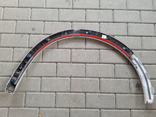 Vasen Takaluukun Reunus Audi Q3 8U image 4