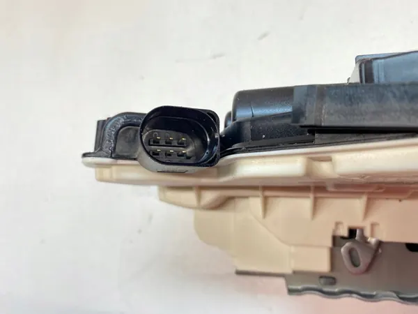 Fram höger dörrlås VW Tiguan CC 5N0 image 6