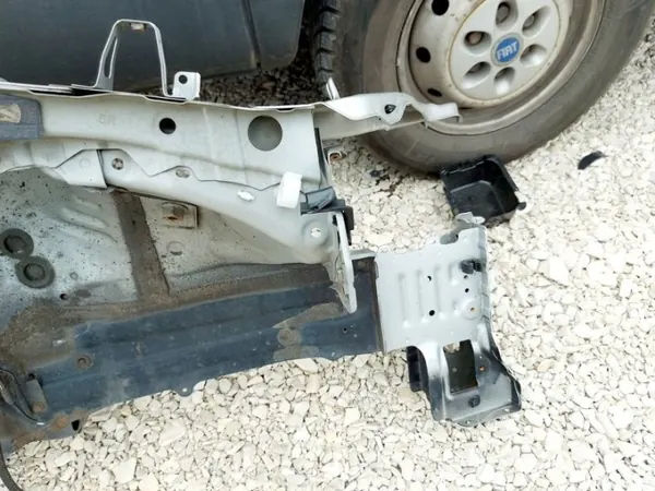 OEM 1 Longeron Avant Droit pour Avensis T27 image 5