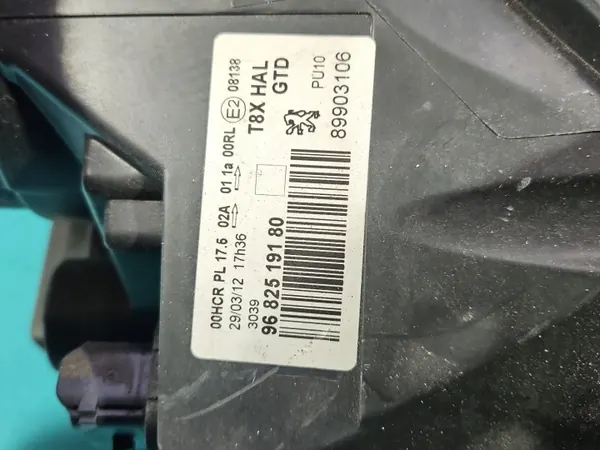 Phare gauche Peugeot 5008 OEM 9682519180 image 5