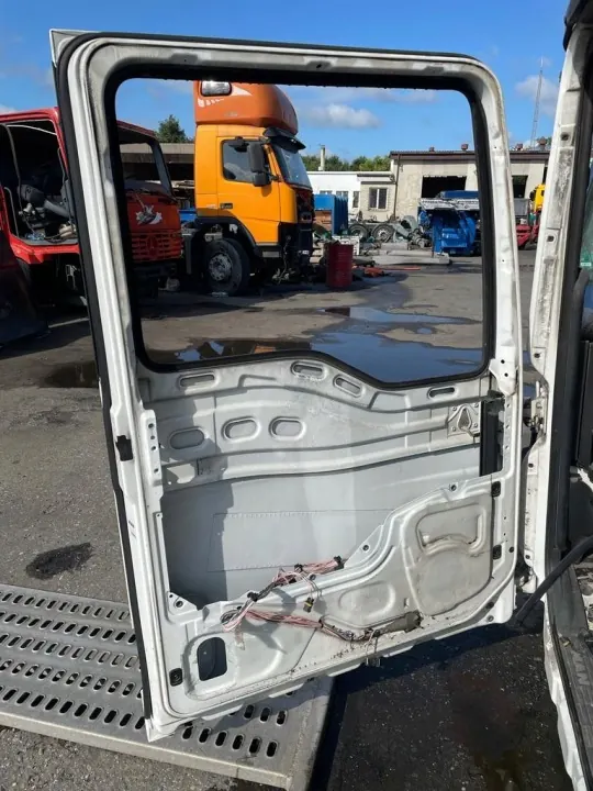 MAN TGX Kabinenviertel - Gebrauchtes OEM-Teil image 4