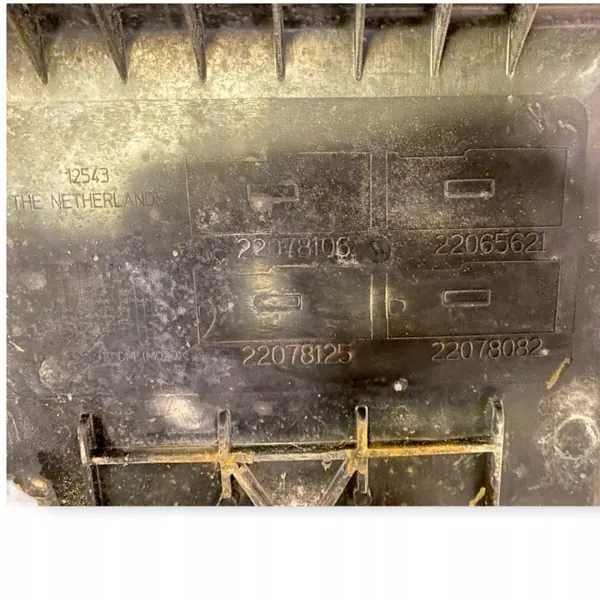 OEM 22078082 Volvo Couvercle de boîte batterie - Occasion image 2