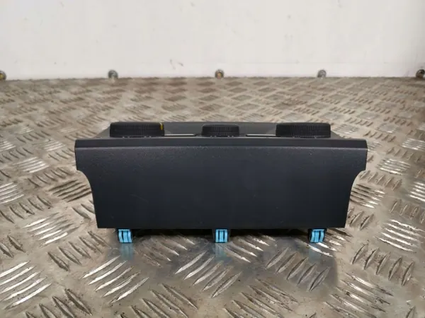 Panneau climatisation Subaru Forester OEM 72311SJ210 image 5