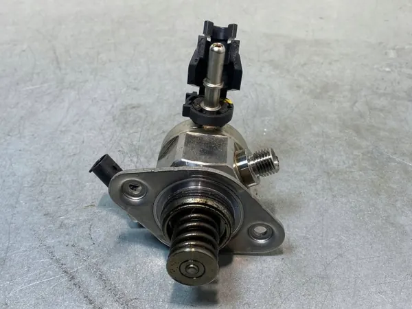 Kia Stonic Bränslepump OEM 9046020024 - Begagnad image 6
