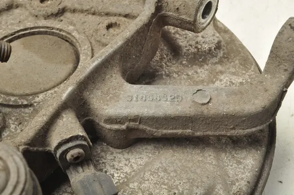 Pivot arrière gauche Volvo S90 V90 OEM 31658529 image 8