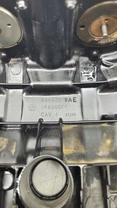 Couvercle de culasse OEM 04893802AE pour Dodge Durango image 3