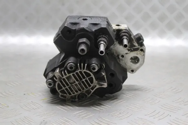 Injectiepomp Renault Master II 2.5 D 1998-2003 OEM image 2