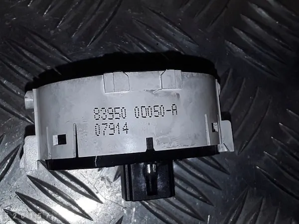Interruptor Toyota Yaris OEM 839500d050a - Usado image 3