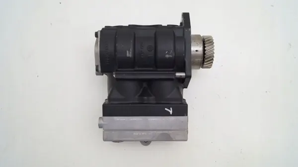 Compressor de ar Mercedes OEM 4571304815 - Usado image 2