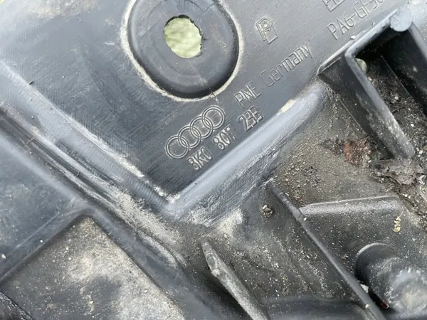 Audi A4 B8 Alapuskilpi OEM 8K0807233 image 3