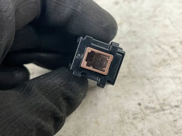 Toyota Mirai USB-aansluiting OEM 12345 - Gebruikt image 3