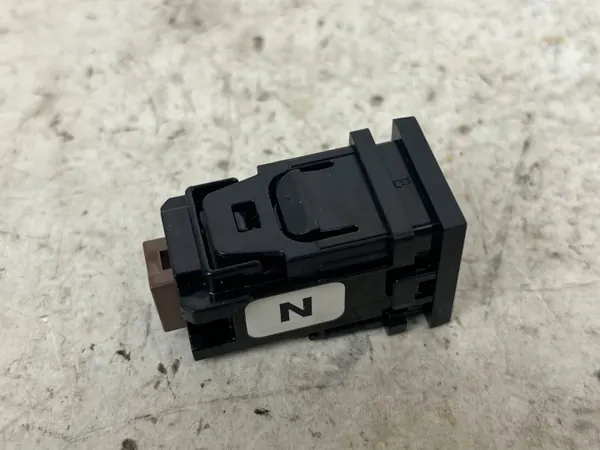 Toyota Mirai USB-aansluiting OEM 12345 - Gebruikt image 4